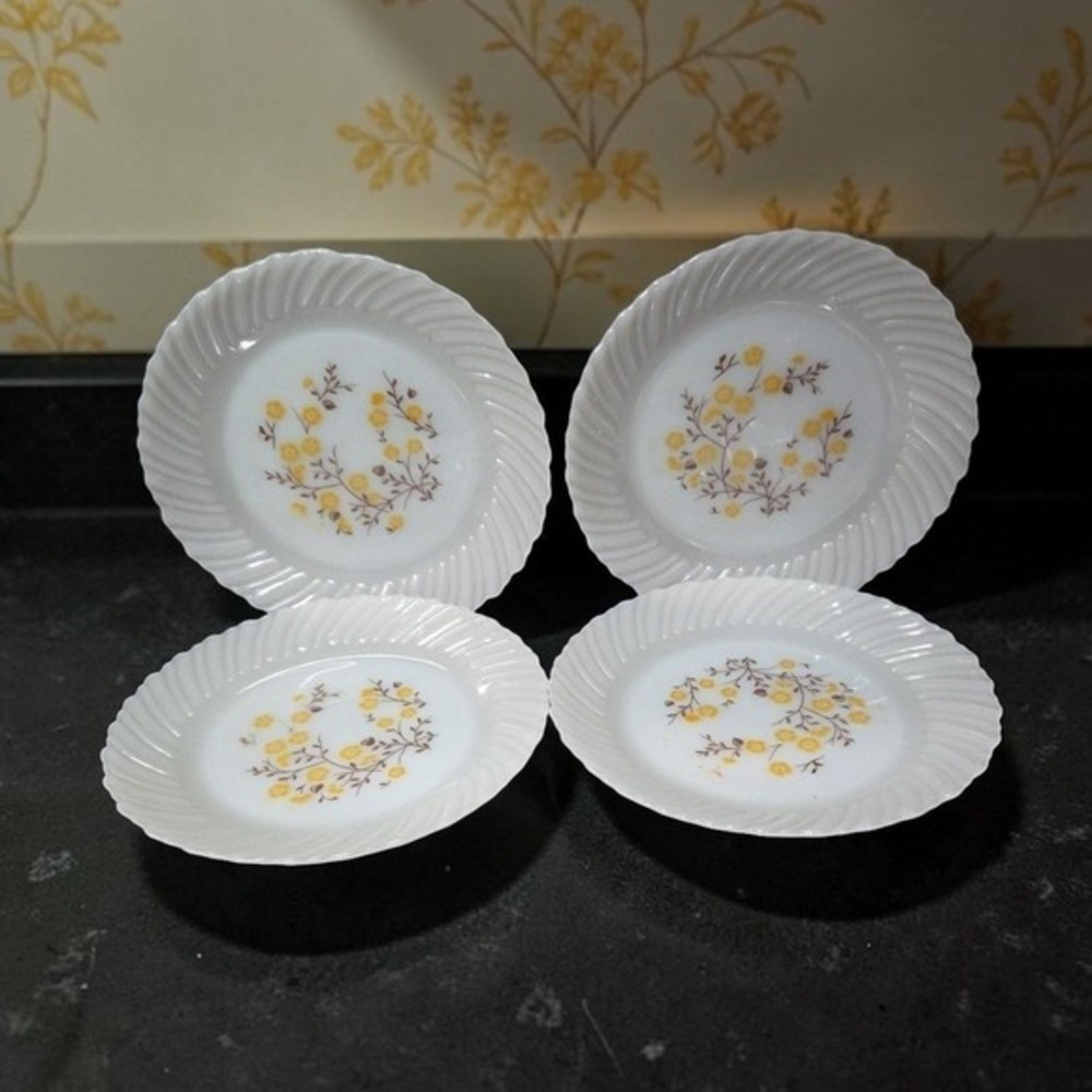 Termocrisa‎ Milk Glass Bread & Butter Plates, Set of 4, Vintage Floral Design